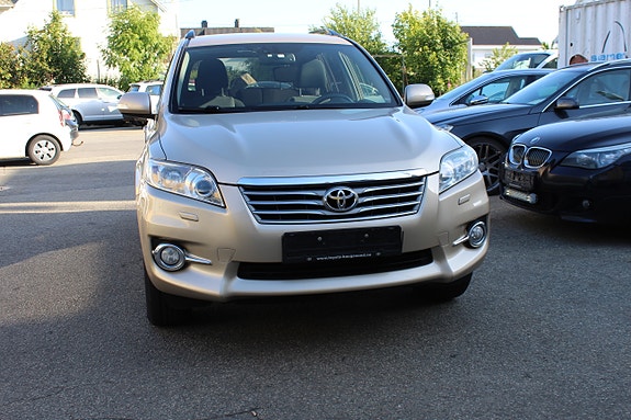 Toyota RAV4 2 of 5