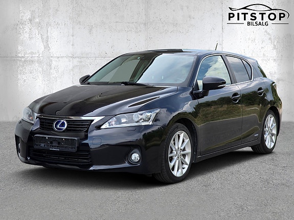 Lexus CT200h 2 of 5
