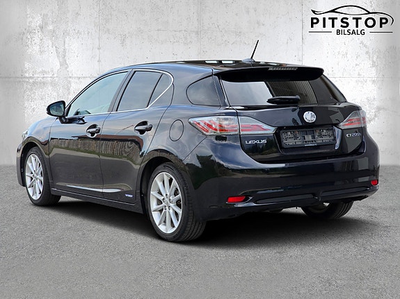 Lexus CT200h 4 of 5
