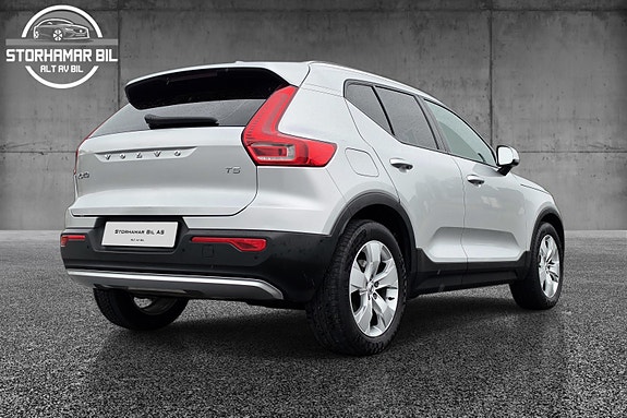 Volvo XC40 3 of 5