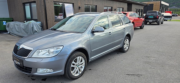 Skoda Octavia 2 of 5