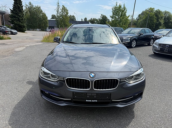 BMW 318d 3 of 5