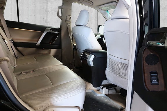 Toyota Land Cruiser 19 of 30