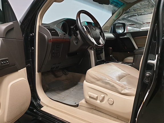 Toyota Land Cruiser 28 of 30