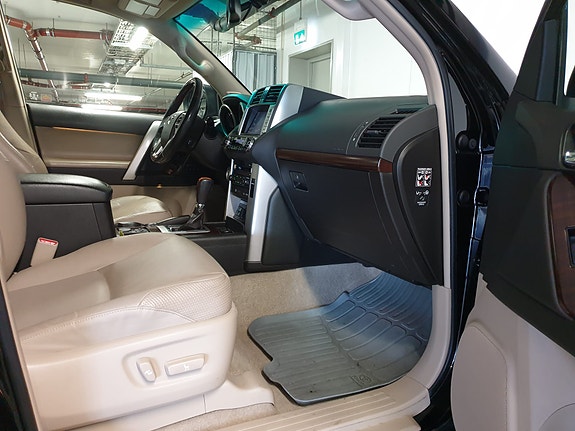 Toyota Land Cruiser 23 of 30