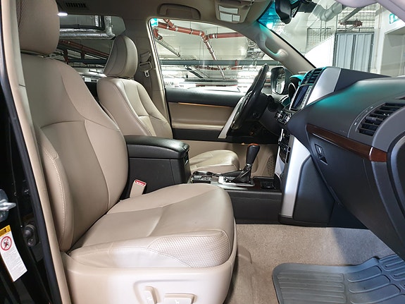 Toyota Land Cruiser 30 of 30