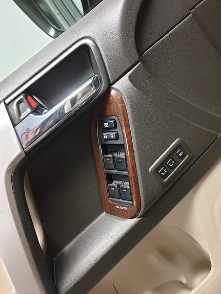 Toyota Land Cruiser 22 of 30
