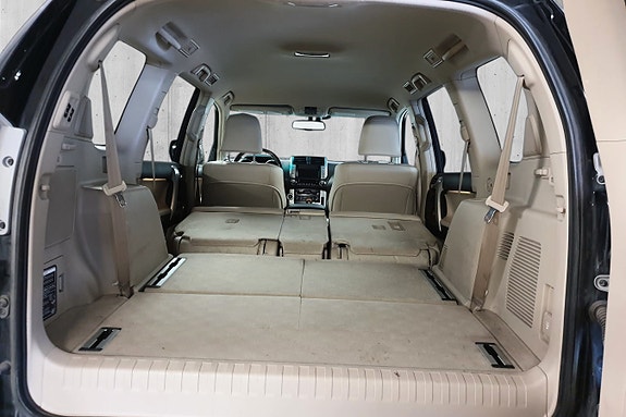 Toyota Land Cruiser 12 of 30