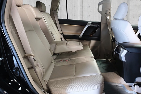 Toyota Land Cruiser 17 of 30