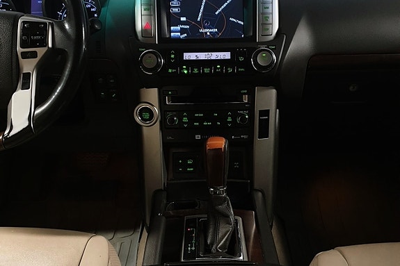 Toyota Land Cruiser 16 of 30