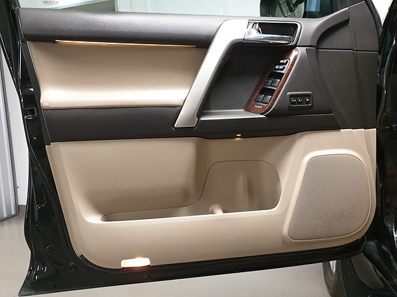 Toyota Land Cruiser 29 of 30