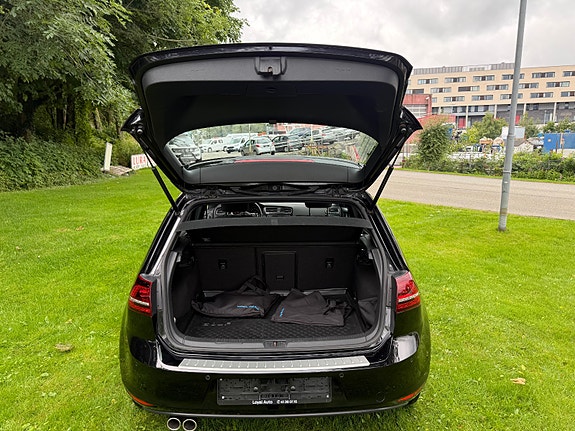 Volkswagen Golf 11 of 30
