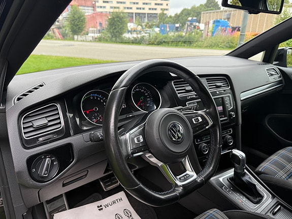 Volkswagen Golf 23 of 30