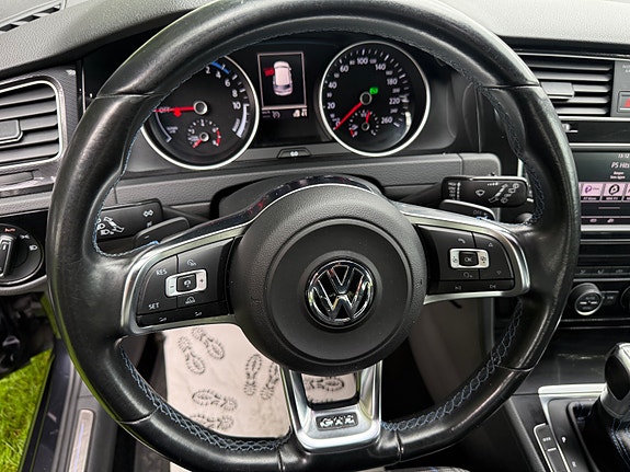 Volkswagen Golf 12 of 30