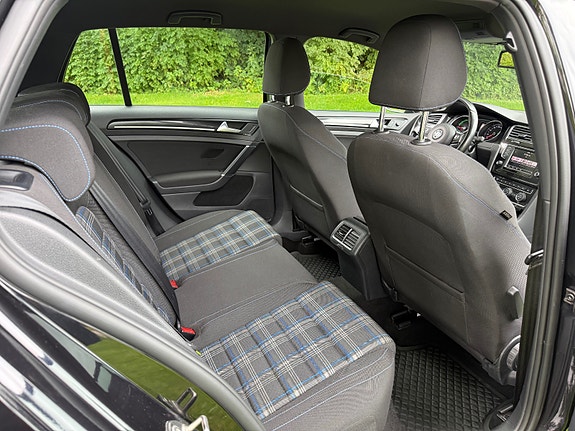 Volkswagen Golf 29 of 30