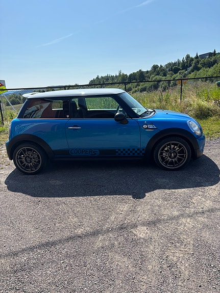 MINI Cooper S 3 of 5