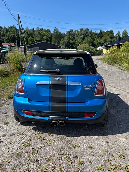 MINI Cooper S 4 of 5