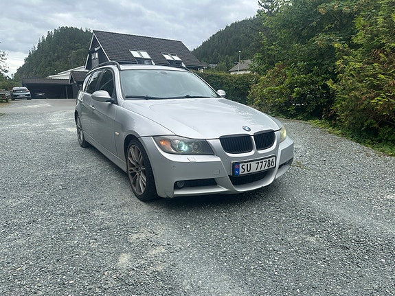 BMW 320d 3 of 5