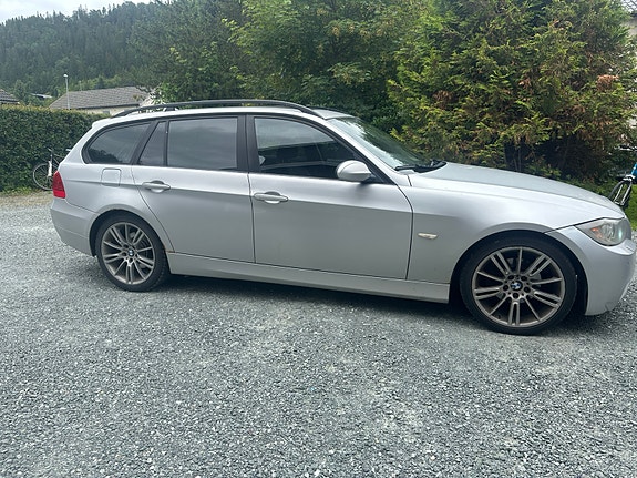 BMW 320d 4 of 5