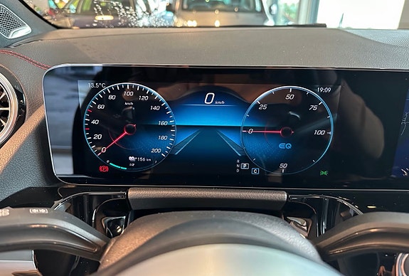 Mercedes-Benz EQA250 19 of 27