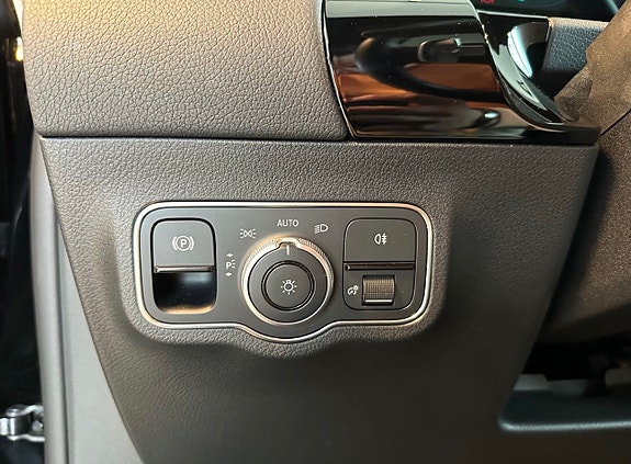 Mercedes-Benz EQA250 9 of 27