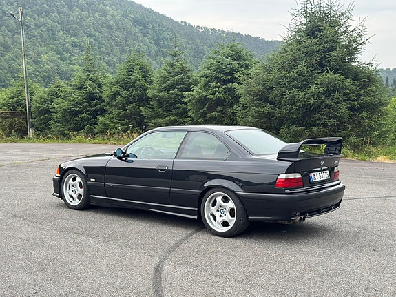 BMW M3 4 of 5