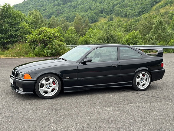 BMW M3 2 of 5