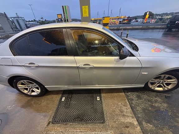 BMW 318d 4 of 5
