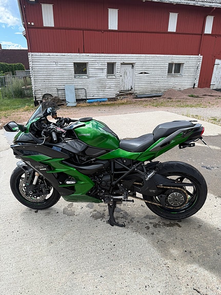 Kawasaki Ninja H2 SX SE 7 of 14