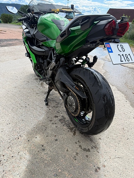 Kawasaki Ninja H2 SX SE 4 of 14