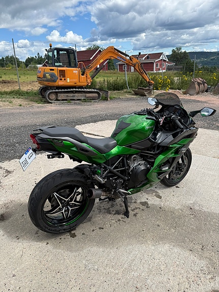 Kawasaki Ninja H2 SX SE 3 of 14