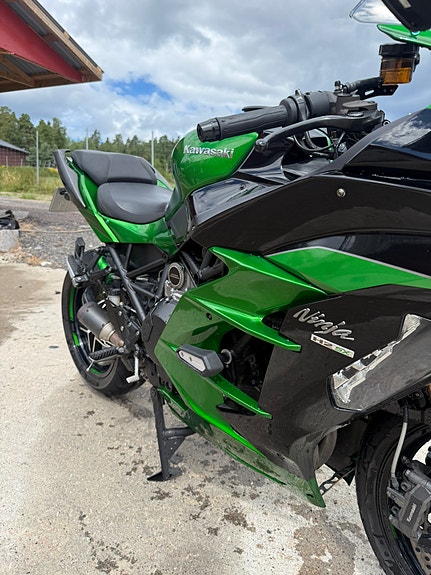 Kawasaki Ninja H2 SX SE 6 of 14