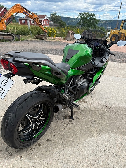 Kawasaki Ninja H2 SX SE 10 of 14
