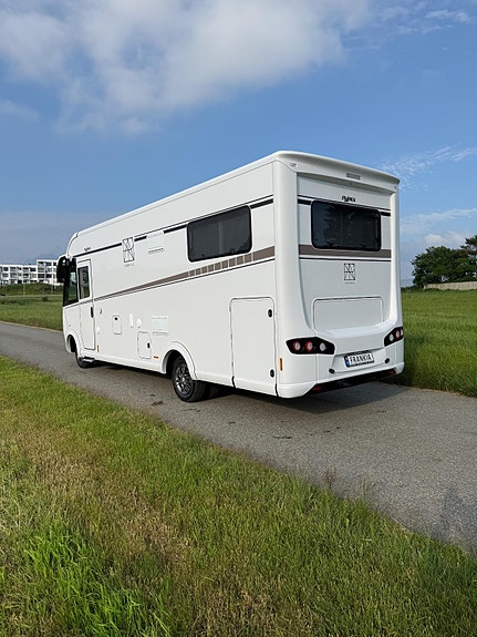 Frankia Platin Pure 7400 PLUS Med sittegruppe bak og mye utstyr 4 of 5