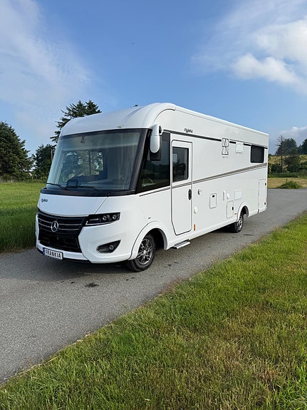 Frankia Platin Pure 7400 PLUS Med sittegruppe bak og mye utstyr 2 of 5
