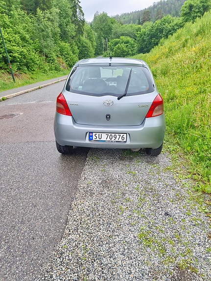 Toyota Yaris 2 of 5