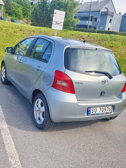 Toyota Yaris 5 of 5