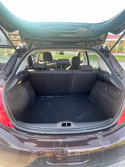 Peugeot 208 14 of 16