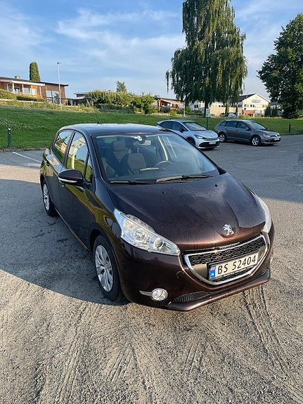 Peugeot 208 2 of 16