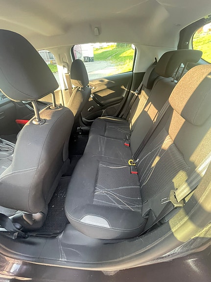 Peugeot 208 13 of 16