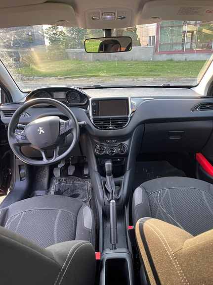 Peugeot 208 10 of 16