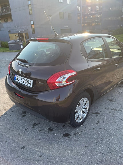Peugeot 208 5 of 16