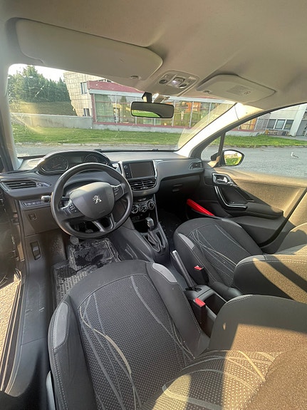 Peugeot 208 11 of 16