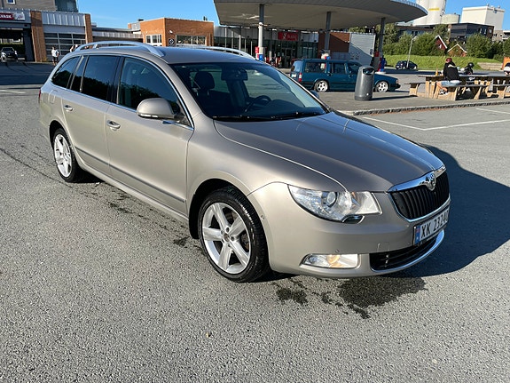 Skoda Superb 2 of 5
