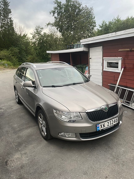 Skoda Superb 3 of 5