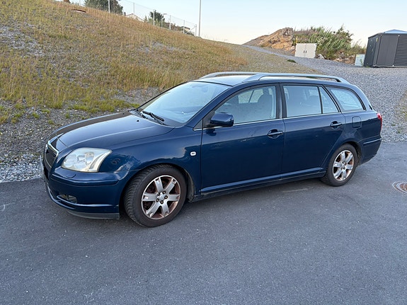 Toyota Avensis 2 of 4