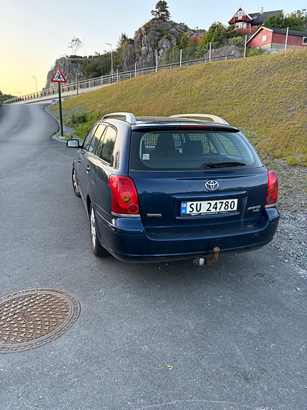 Toyota Avensis 3 of 4