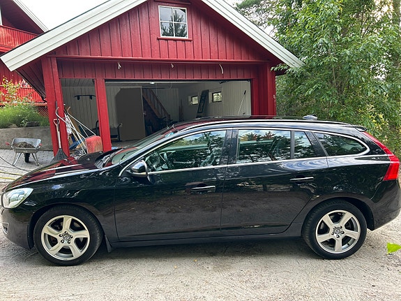 Volvo V60 2 of 5