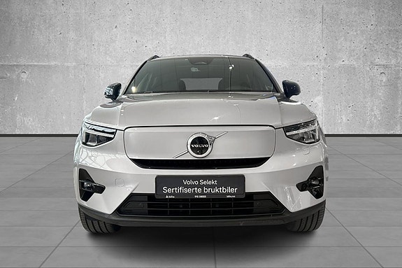 Volvo XC40 3 of 5
