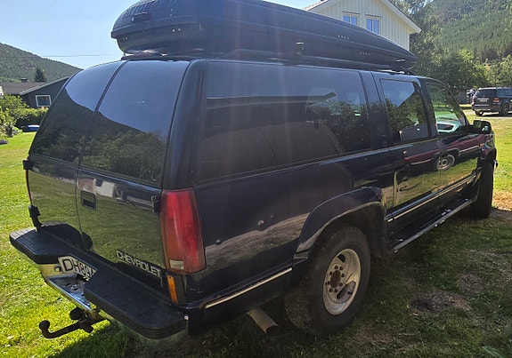 Chevrolet Suburban 3 of 20